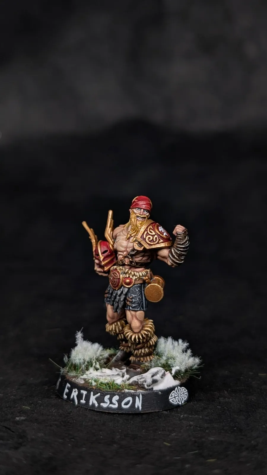 Ivar Eriksson de l'équipe Norsca de Blood Bowl peint à la main par Fifty Minis Studio